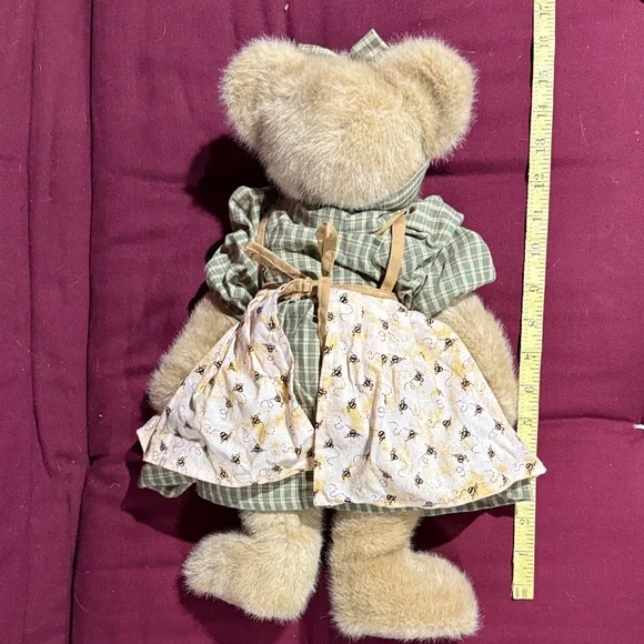 Boyds Bears Mrs Beezley 🐝 Plush Doll with Green and Cream Outfit - Picture 8 of 8
